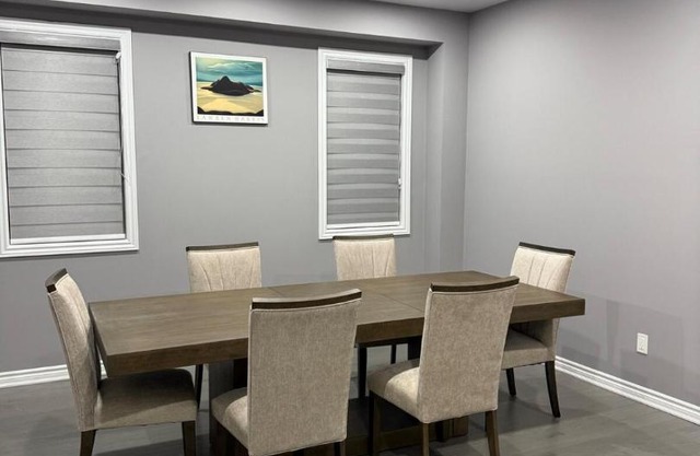 4-Bdrm Comfort with Fireplace mins from Downtown