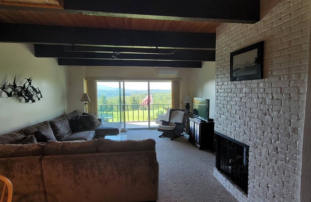 4 Bed 3 BA, Stunning Views! WALK DIRECTLY ONTO 5TH HOLE OF OUR GOLF COURSE!