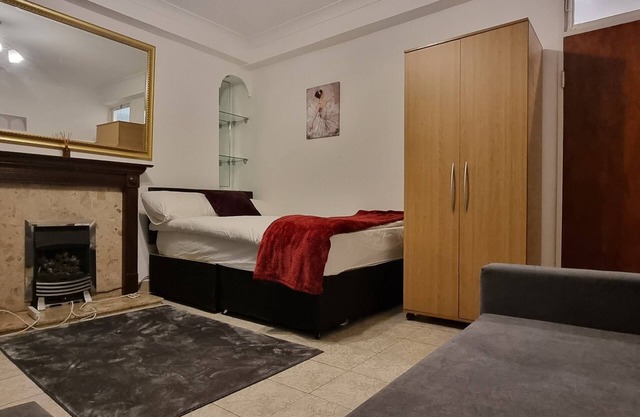 4-Bed Apartment in Central London