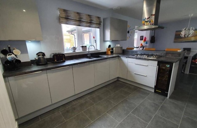 4-Bed House in Elgin, optional fee for hot tub
