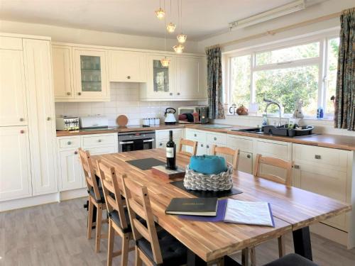 4 Bed in Ventnor IC169