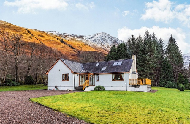 4 bedroom accommodation in Glencoe Village
