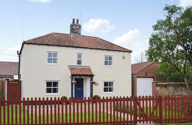 4 bedroom accommodation in Sea Palling, near Stalham