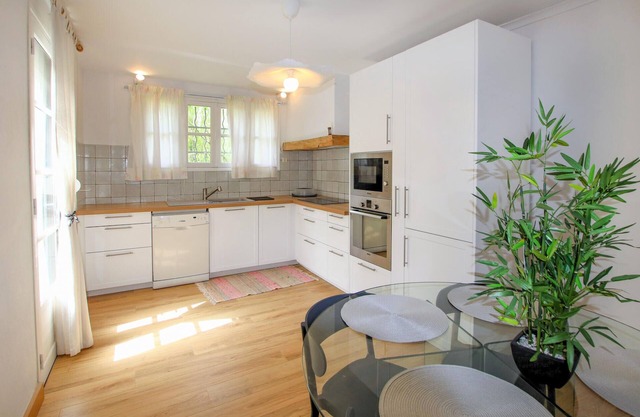 4 bedroom accommodation in Vogüé