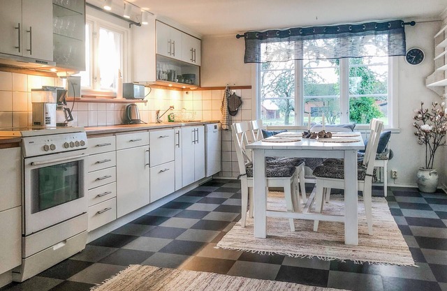 4 bedroom accommodation in Löttorp