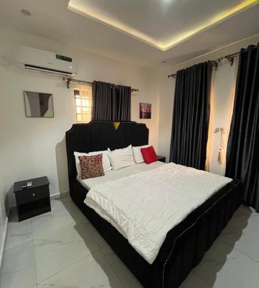 4 Bedroom Apartment In Oluyole