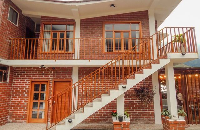 4-bedroom lodge in charming Baños de Agua Santa with WiFi, Garage, bbq.