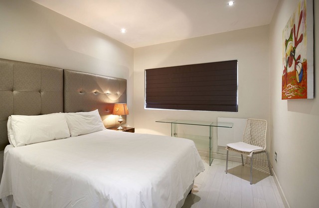 4 Bedroom fully serviced standard Villa with king and twin beds in Sandton CBD