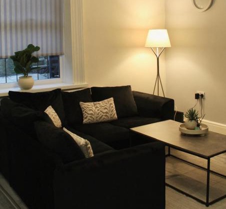4 bedroom home with games room - perfect for families, groups and contractors!