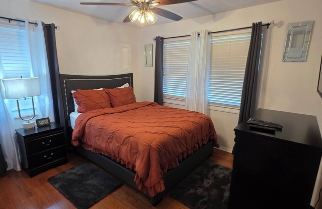 4-bedroom house in charming Savannah with a feel of new fun. Getaway to Paradise