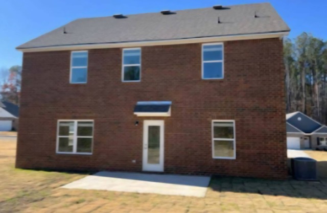 4-bedroom house in charming Timberline Golf neighborhood with pool