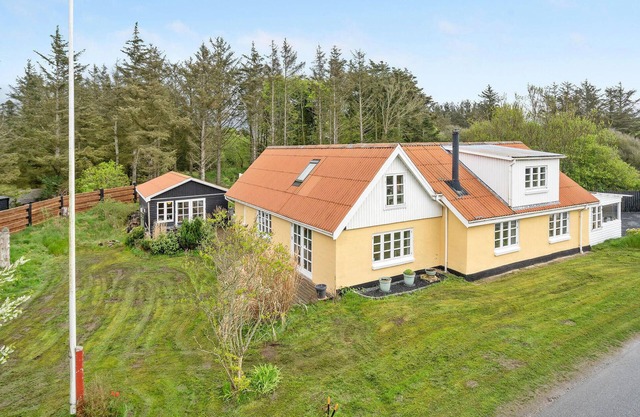 4 bedroom lovely home in Løkken