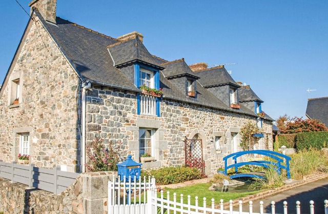 4 Bedroom Lovely Home In Langueux