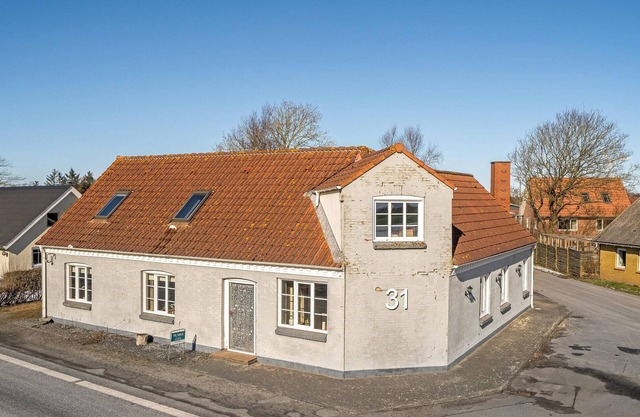 4 bedroom pet friendly home in Spøttrup