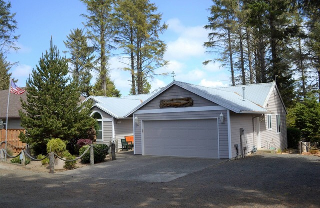 4 Bedrooms Near Beach in Park Like Setting Perfect for Family