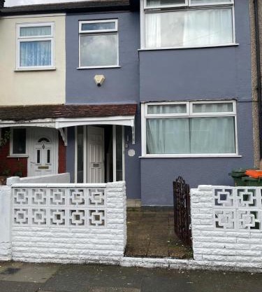 4 Beds Sleeps 15 near Lcy Airport & ExCel London