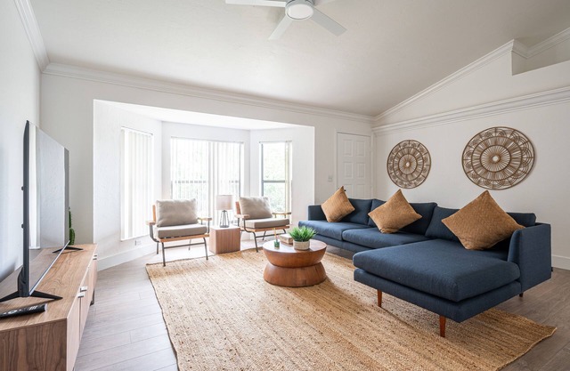 🏖️4 BR Canal Front Oasis- 1.5 Miles to Downtown!