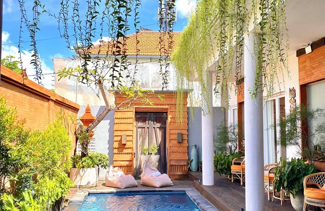 4-BR villa in Canggu with Private pool, AC, WiFi & Fully equipped kitchen