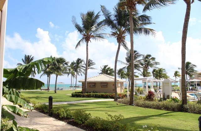 4 Family-Friendly Suites w/Kitchen, Ocean Views & Pool Access for Ultimate Fun