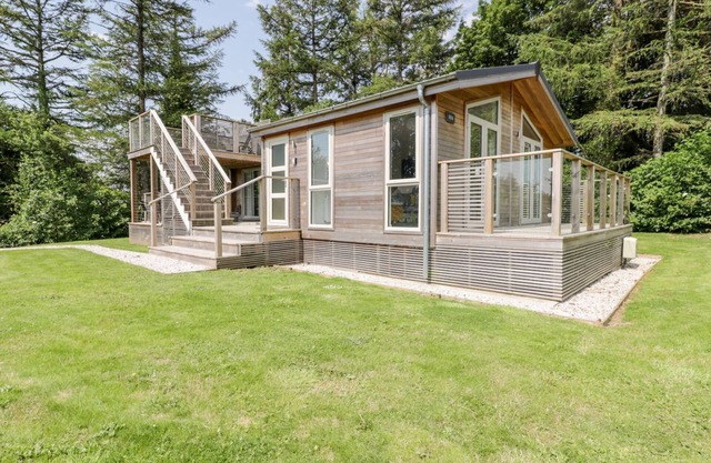 4 FARAWAY FIELDS, pet friendly, luxury holiday cottage in Dobwalls