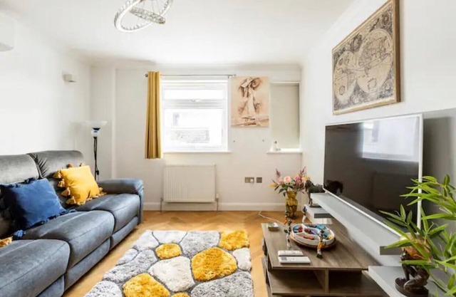 4 Guests - 2 Bedrooms - Quick links Central London
