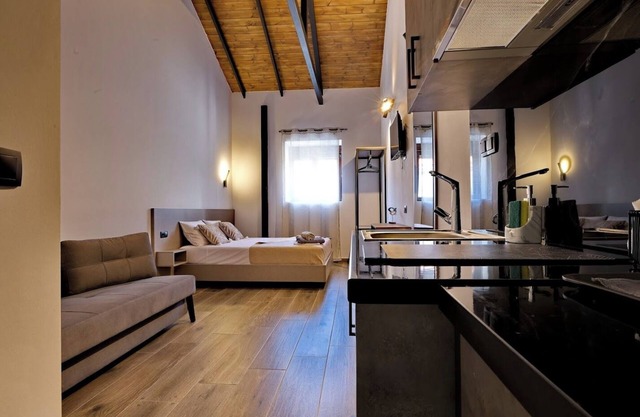4 LEMONS LUXURY STUDIO 02