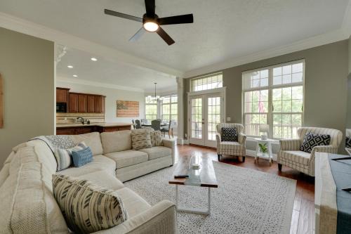 4 Mi to Branson Landing Huge Home with Game Room!