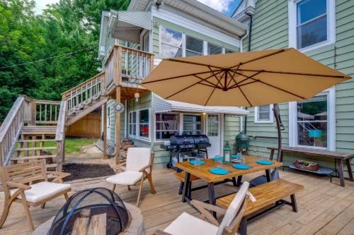 4 Mi to Liberty U Huge Home with Yard and Hot Tub