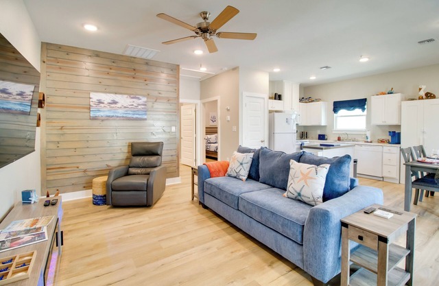 4 Mi to Rockport Beach Park: Home w/Resort Perks