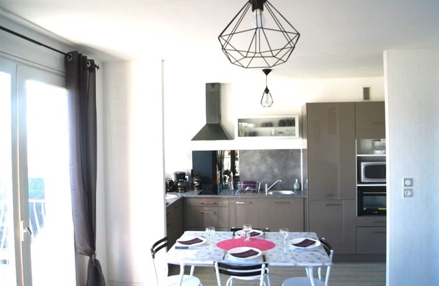 4-people apartment, balcony, courtyard, garage, bikes - 100m from the beach