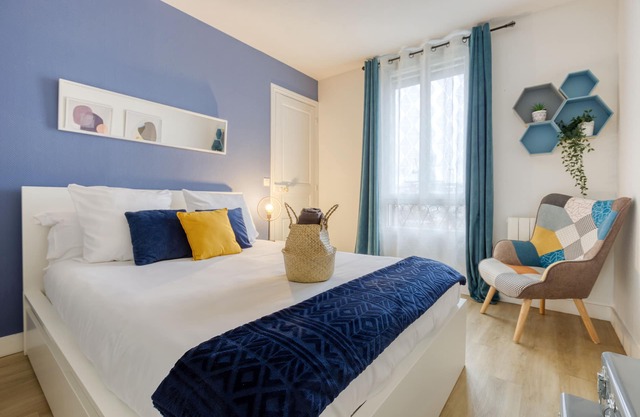 4-person apartment/Subway and train station 5 minutes/Parking/Self-check-in