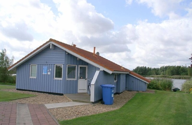 4-person vacation home with wood-burning stove, canoe and wonderful lake view in Otterndorf