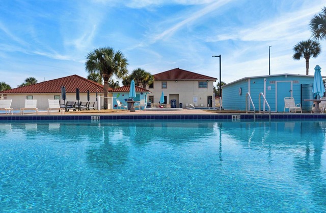 4 Pools, Tennis & Mini-Golf Fun + Free Tickets: Dolphin Cruise & More!