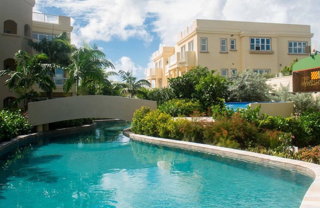 4 Spaces w/ Pools and FREE Parking! Minutes from Vance W. Amory Int’l Airport!