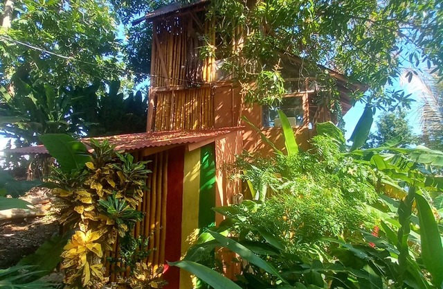 4 story wood bamboo house overlooking sae an beach below