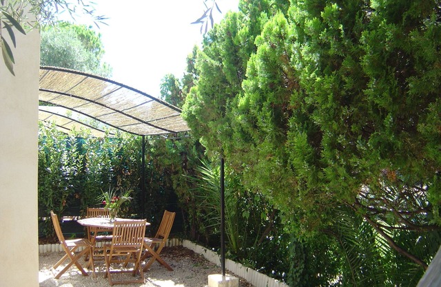 40 m² duplex apartment with air conditioning in villa with garden and parking space