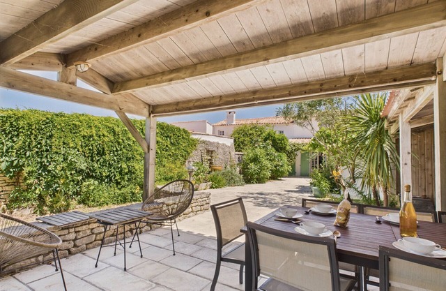 400 m from the beach, garden, house for 8
