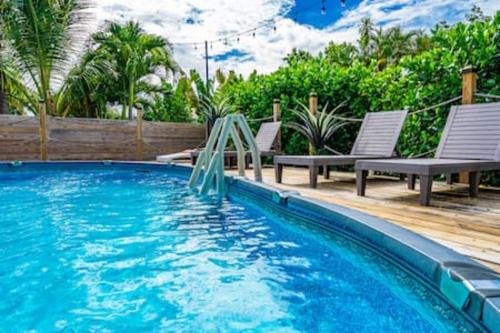 427 NE 107th Studio · 6BR 3BA 7 Beds Pool Parking 2 Kitchen