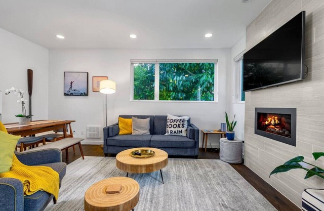 4313 Fremont · 3b2.5b Fremont Gem w/Seattle Skyline & Lake View