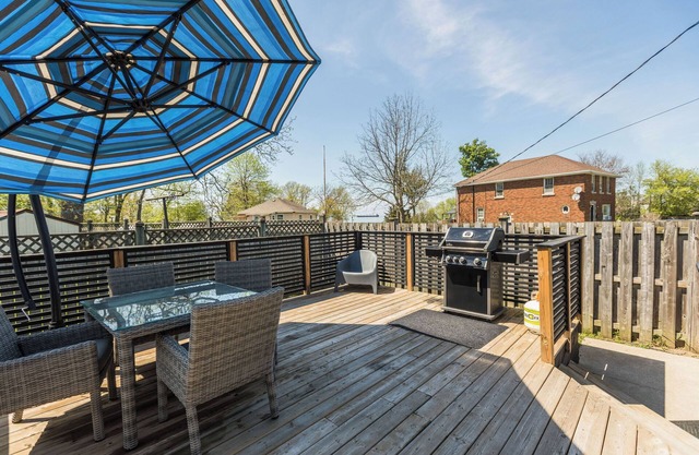 4BDRM Sunset Niagara Home + Outdoor Patio + Lake
