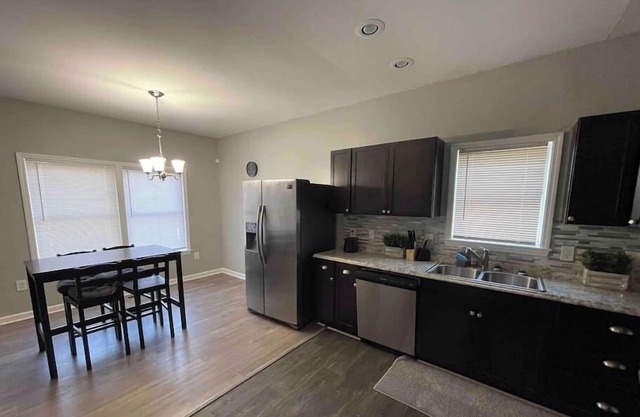 4BR Downtown Cottage