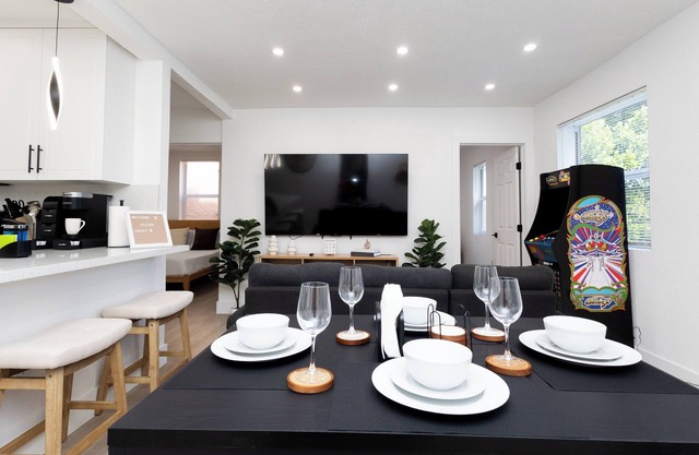 4BR Near Wynwood, Design District, Beach, Brickell Near Little Havana + Parking