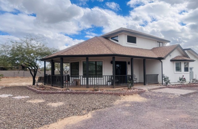 5 acre Modern Farmhouse with horse property! Pet Friendly!