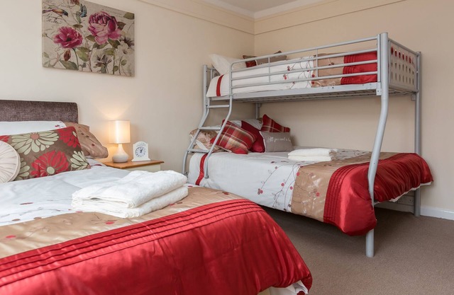 5* Apartment - Free Swimming Pool - Free Parking on site