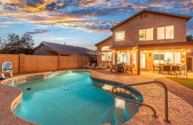 5 BD Gilbert Home 4 Min to Downtown