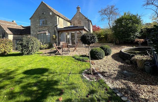 5* Beautiful detached 3 bed cottage outskirts of Lacock
