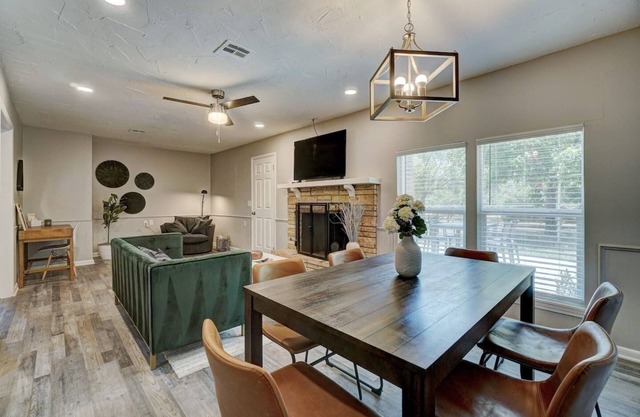 5 BED Beauty! Lake Hefner Hideaway