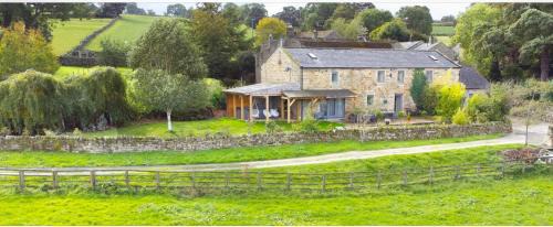 5-Bed Country Retreat in Harrogate with Hot Tub
