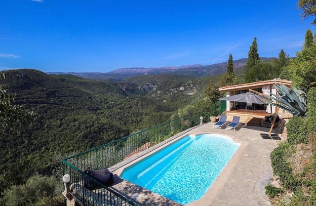 5 bed villa in Provence with pool & outdoor kitchen
