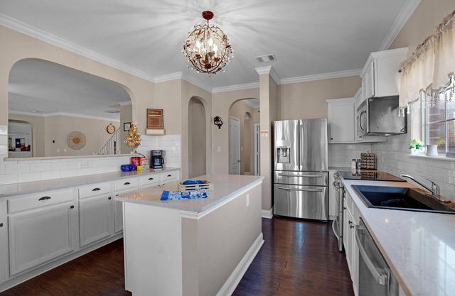 5 Bedroom, 8 Beds with outdoor Pool